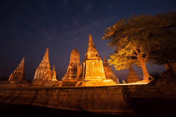 Twilight jelenet Pagoda Wat Chaiwatthanaram, Ayutthaya történelmi Park, Thaiföld. — Stock Fotó
