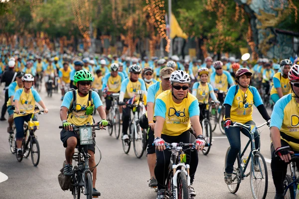 Groups of Cyclists in Bike for Dad. — Stock Photo, Image