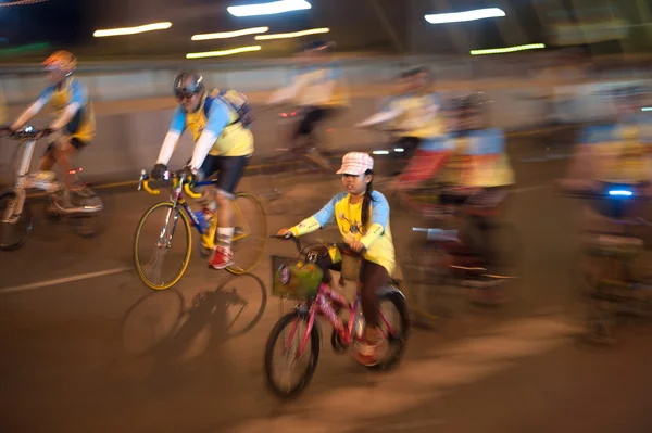 Groups of Cyclists in Bike for Dad. — Stock Photo, Image