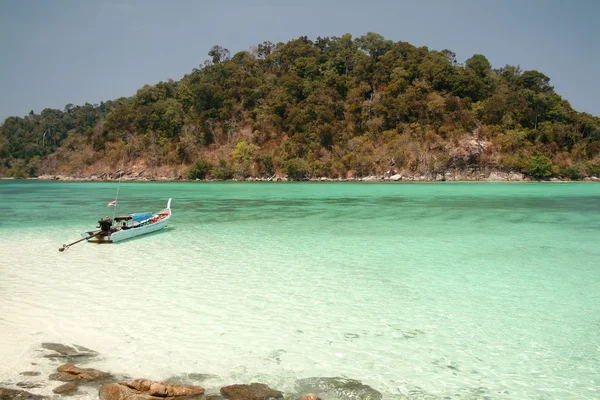 Beautiful sea in sunny day — Stock Photo, Image