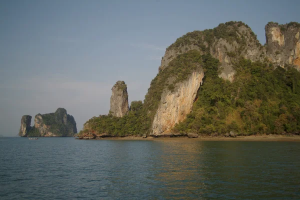 Poulet île dans la mer d'Andaman, Thaïlande . — Photo