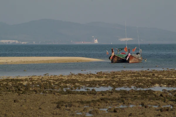 Traditional longtail boat on the Pakbrew island. — Stock Photo, Image