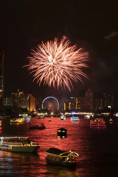 stock image Fireworks in Chao Phaya river on Loy Kratong Festival.