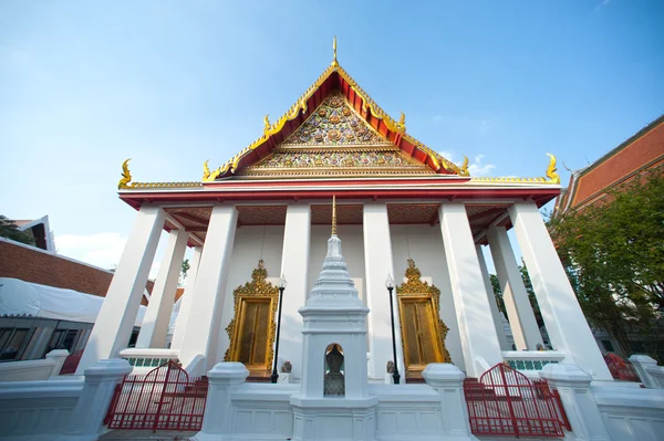 White Church in ancient temple, Bangkok,Thailand. — Stockfoto