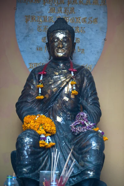 Buddha nell'antico tempio, Bangkok, Thailandia . — Foto Stock