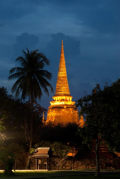 Twilight scène van Wat Phra Si Sanphet in Ayutthaya historisch Park van Thailand. — Stockfoto