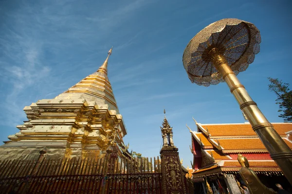 Gouden pagode van Wat Phra dat Doi Suthep, Chiang Mai, Thailand. — Stockfoto