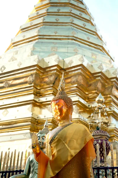 Statua di Buddha all'aperto di Wat Phra che Doi Suthep a Chaingmai , — Foto Stock