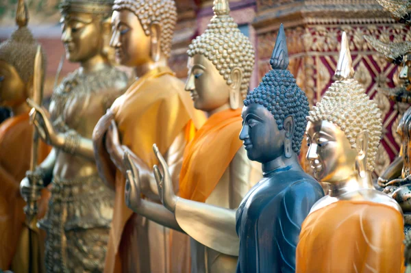 Estátua de Buda ao ar livre de Wat Phra que Doi Suthep em Chaingmai , — Fotografia de Stock