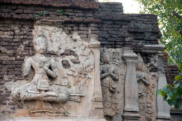 Starověké thajské umění na The Maha Chedi chrámu Wat Jhet Yot. — Stock fotografie