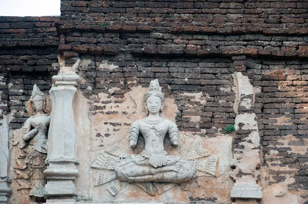 Ancient Thai art on The Maha Chedi of Wat Jhet Yot temple. — Stock Photo, Image