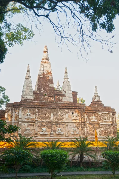 Den Maha Chedi Wat Chet Yot tempel i Chiang Mai, Thailand. — Stockfoto