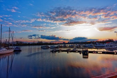 Limanda gün batımı