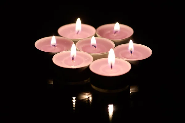 Gruppo di candele accese — Foto Stock
