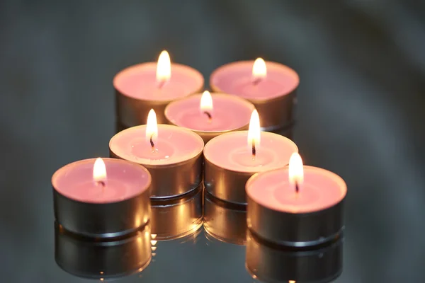 Группа горящих свечей — стоковое фото