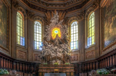 Napoli, İtalya - 29 Haziran 2021: Santa Maria Assunta Katedrali veya Napoli Duomo 'nun İçi