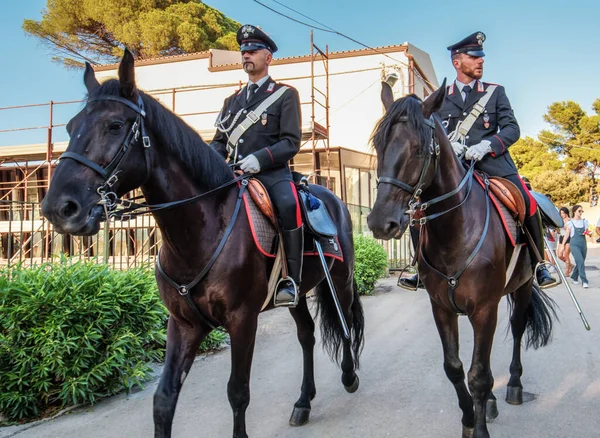 Siracusa Sicília Itália Julho 2021 Dois Orgulhosos Carabinieri Cavalo Dentro — Fotografia de Stock