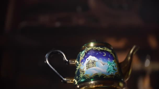 ロシアの伝統的なお茶を飲む テーブルの上にいるロシア人のサモバー 静物画だ スラブの伝統によるとお茶を飲むのは — ストック動画