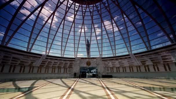 Modern Mimari Avrupa Nın Merkezindeki Güzel Bir Binanın Cam Kubbesi — Stok video