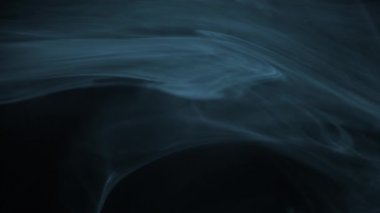 Camgöbeği mavi sis ekran boyunca sürükleniyor. Siyah karşı kaydedilen ve hareketli grafik arka planı, grafik veya bir karıştırma modu kullanarak kompozisyon için tasarlanmıştır. Döngü klip. 4k