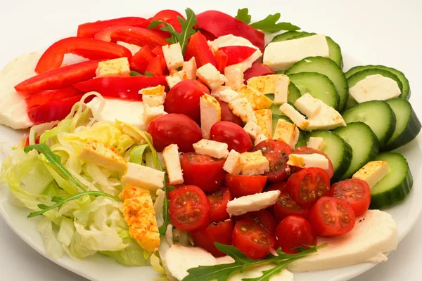 Peynirli sebze salatası