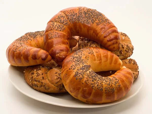 Kepekli ekmeği ve kruvasan