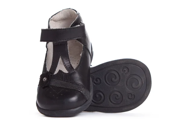 Чорне світле шкіряне взуття для дівчат ізольоване на білому — стокове фото