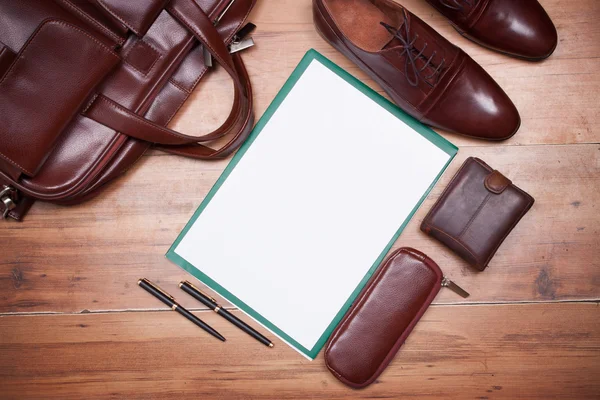 Torba, kağıt ve Golovko, Ayakkabı, cam ile natürmort vintage görüntü