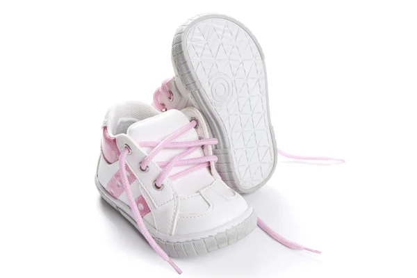 Παπούτσια μωρών για τα παιδιά που απομονώνονται πάνω σε λευκό φόντο — Φωτογραφία Αρχείου