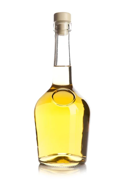 Стеклянная бутылка бренди — стоковое фото
