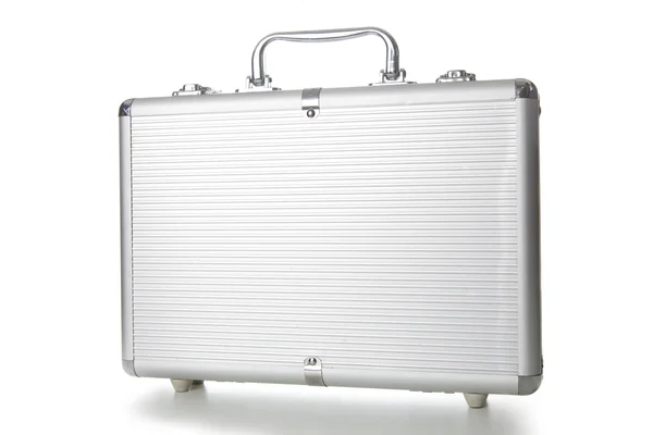 Металлический чемодан изолирован на белом — стоковое фото
