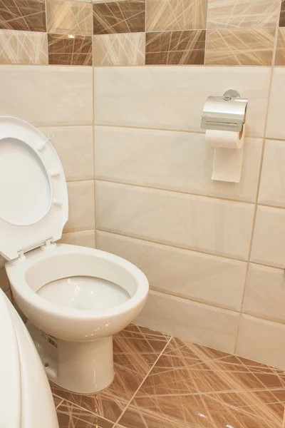 Süslü çinileri ile modern banyo — Stok fotoğraf