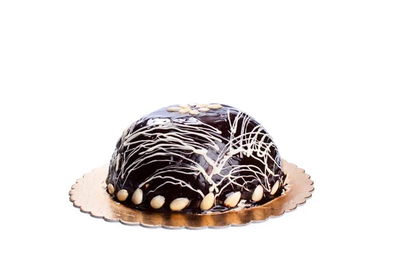 Pastel de chocolate aislado sobre fondo blanco — Foto de Stock