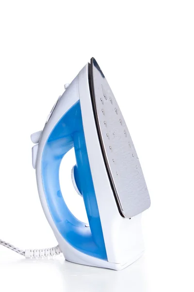 Beyaz bir arka plan üzerinde yeni modern mavi ütüler vurdu