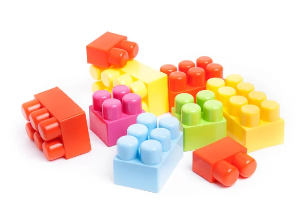 プラスチック製のビルディング ブロック玩具。白い背景に分離. — ストック写真