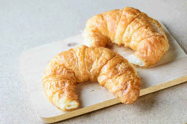 Croissants recién horneados —  Fotos de Stock