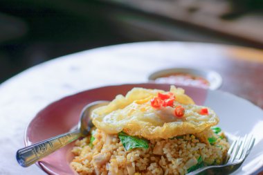 kızarmış pilav ve kızarmış yumurta