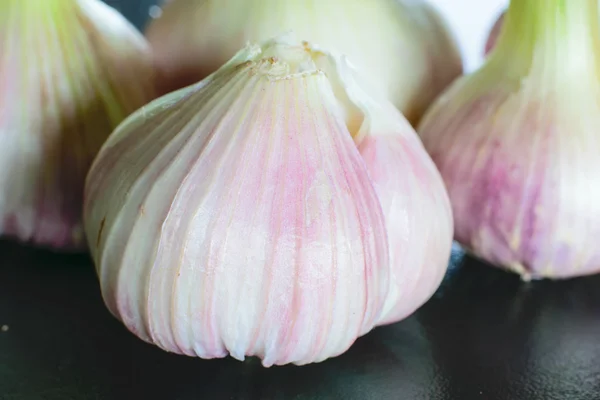 마늘 이 식탁에 오르다 — 스톡 사진