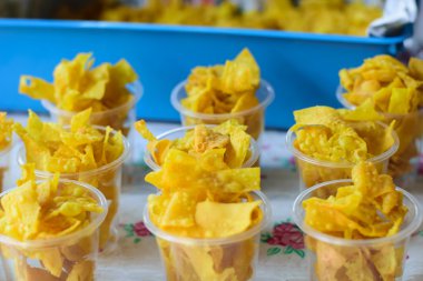 Kızarmış köfte yemek Caddesi üzerinde