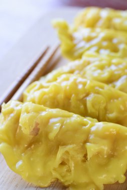  sıcak buharlarının ile plaka üzerinde taze hamur tatlısı