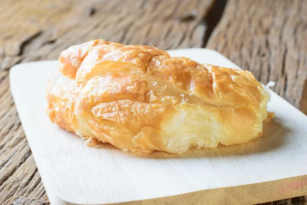 Taze pişmiş kruvasan.