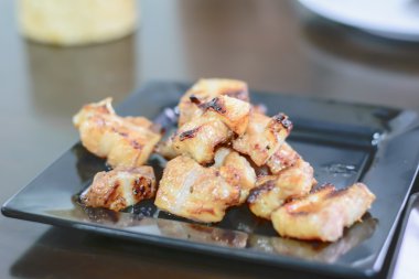 Barbekü ızgara et yemek