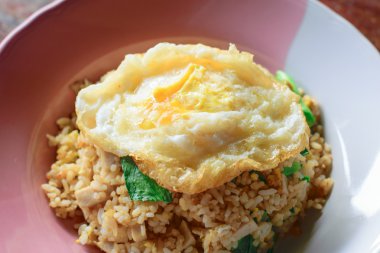 kızarmış pilav ve kızarmış yumurta