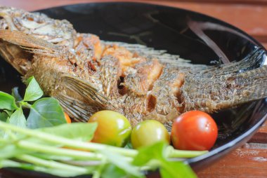 Kızarmış Balık tabağı