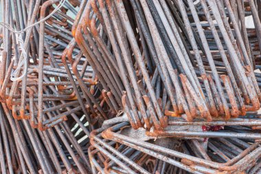 İnşaat sitesinde çelik çubuğu