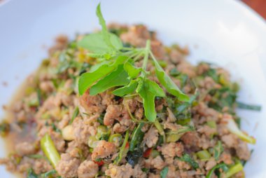 Tay baharatlı domuz fesleğen