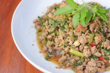 Tay baharatlı domuz fesleğen