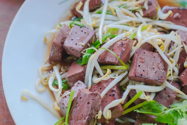 Germogli di fagioli mescolati con salsa di soia — Foto Stock