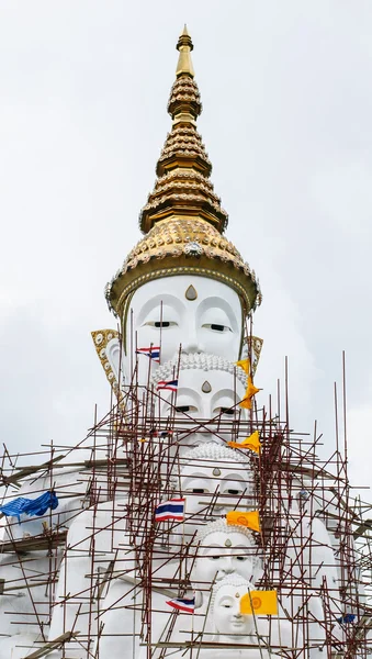 A estátua branca de buddha — Fotografia de Stock