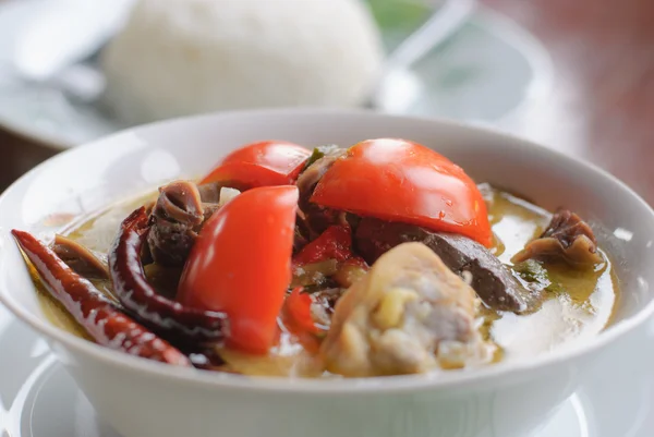 Masakan thai - tom kha kai-chicken dalam sup santan — Stok Foto